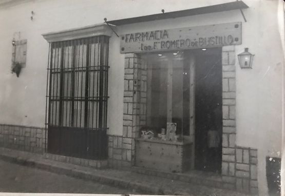 Farmacia & Óptica Romero de Bustillo fachada antigua
