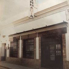 Farmacia & Óptica Romero de Bustillo fachada vieja